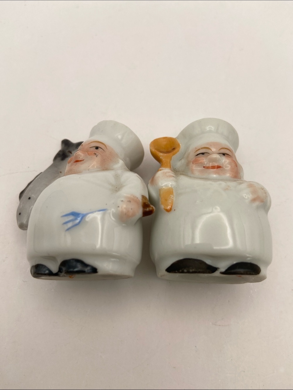 Vintage Porcelain Mini Happy Chef Salt & Pepper Shakers Set of 2 Collectible - Picture 7 of 7